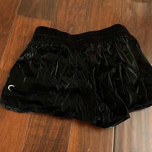 Zyia midnight gloss bomber shorts size small - Picture 4 of 4